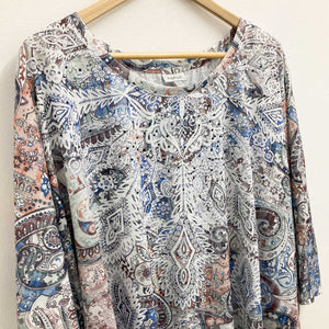 Avenue Paisley Print Point Front Relaxed Diamante Detail Top UK 22/24