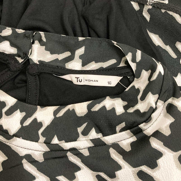 TU Top Size 16 Black Print Short Sleeve Mock Neck